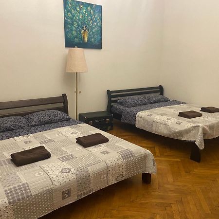Apartments White House Lviv Bagian luar foto