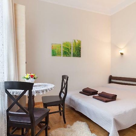 Apartments White House Lviv Bagian luar foto