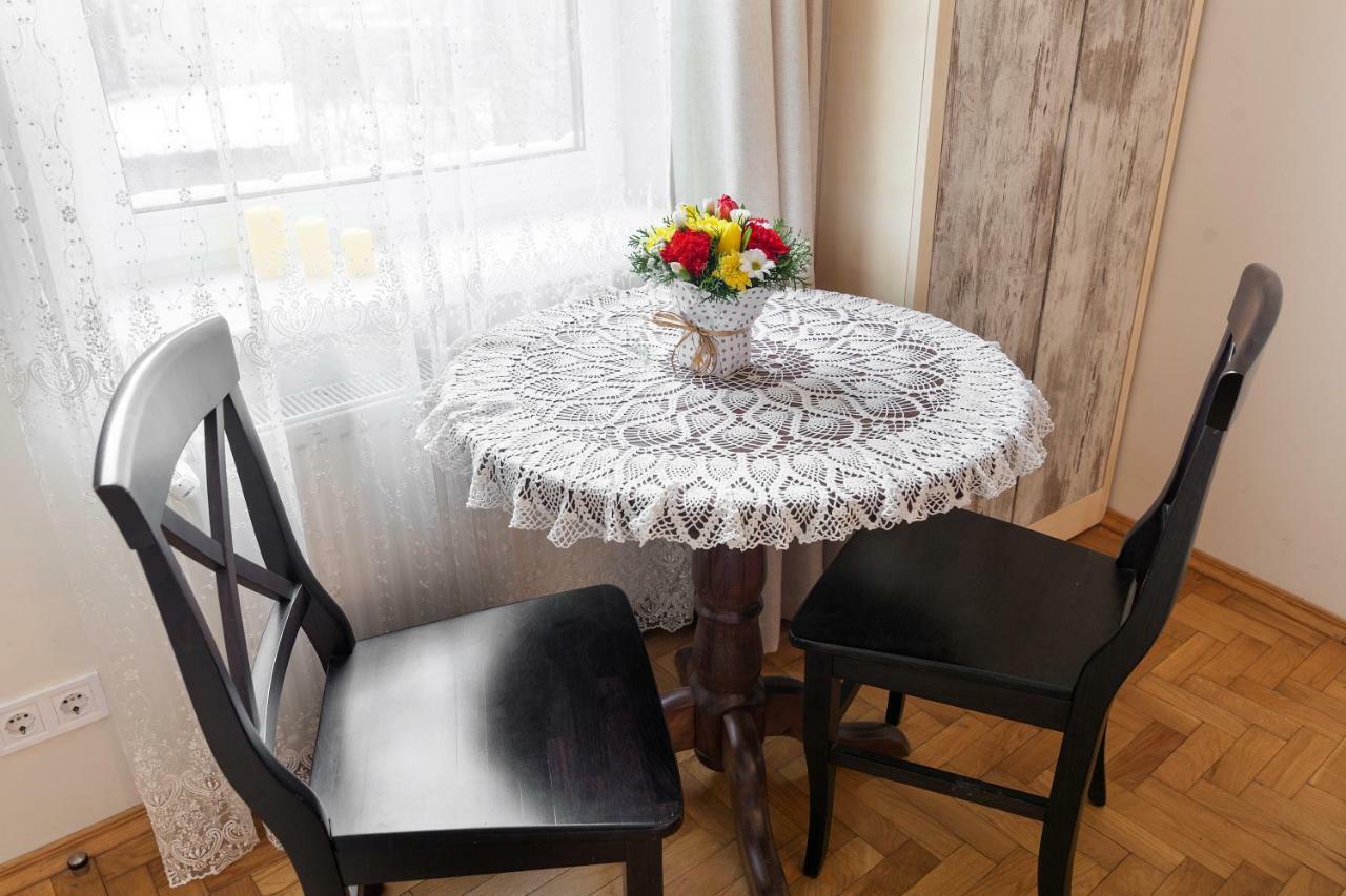 Apartments White House Lviv Bagian luar foto