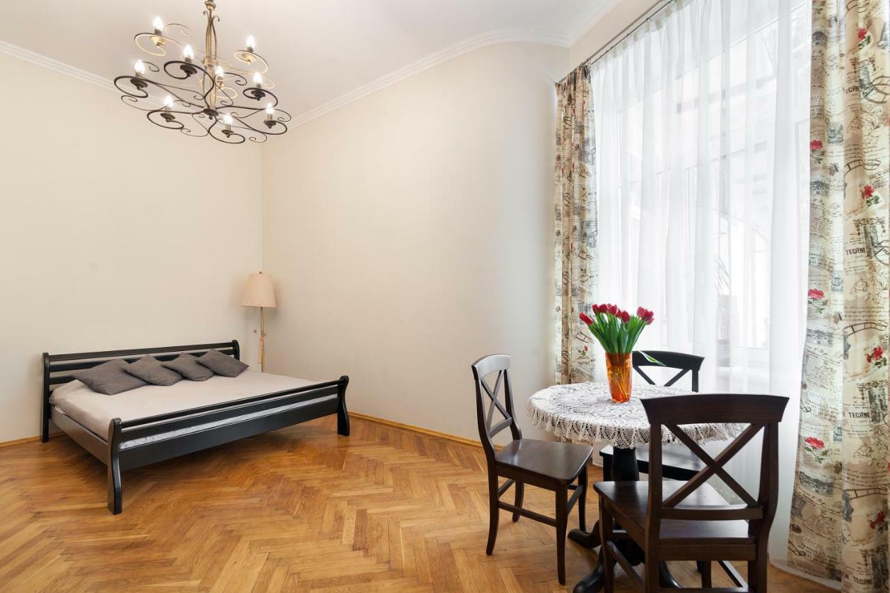 Apartments White House Lviv Bagian luar foto