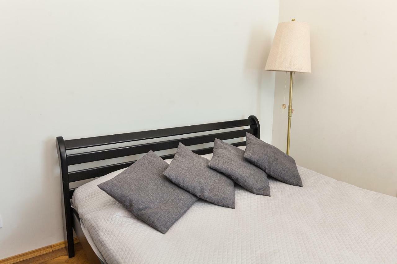 Apartments White House Lviv Bagian luar foto