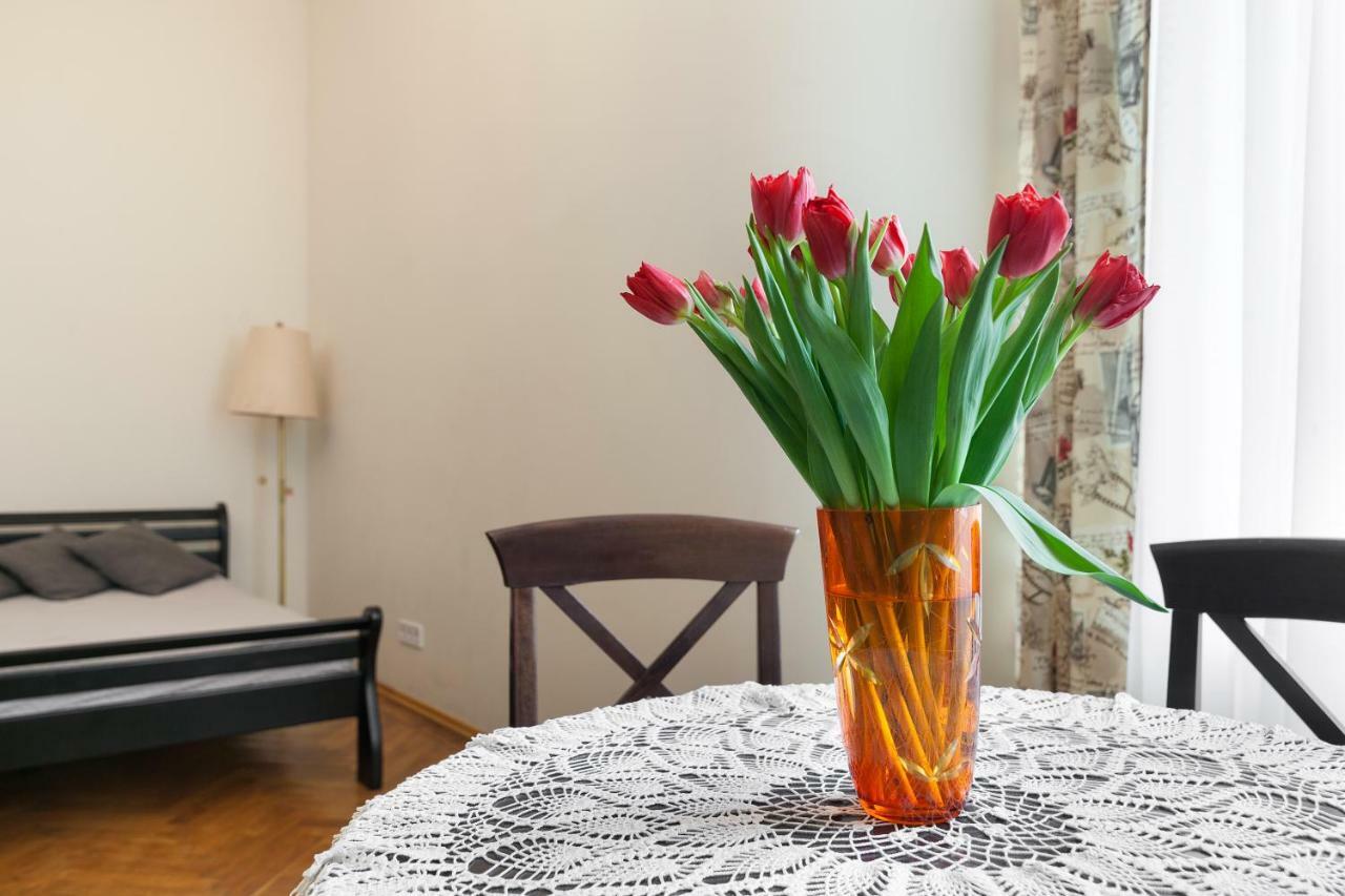 Apartments White House Lviv Bagian luar foto