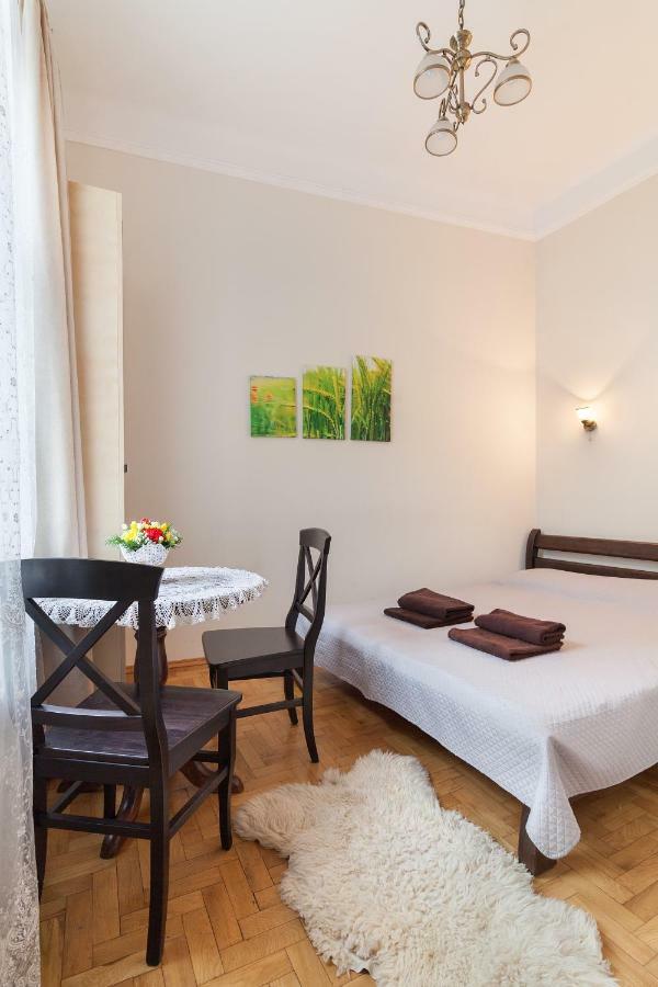 Apartments White House Lviv Bagian luar foto